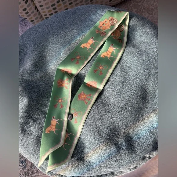 Green Silk Scarf with Horse and Carriage Design - Picture 3 of 5